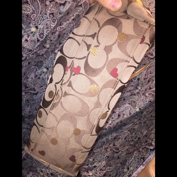 Coach’s Authentic Signature Jacquard Laura Canvas & Gold Zip Tote - Picture 5 of 7